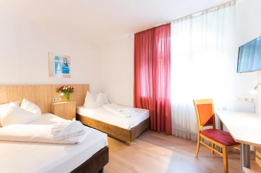 Doppelzimmer — Hotel Astoria am Urachplatz